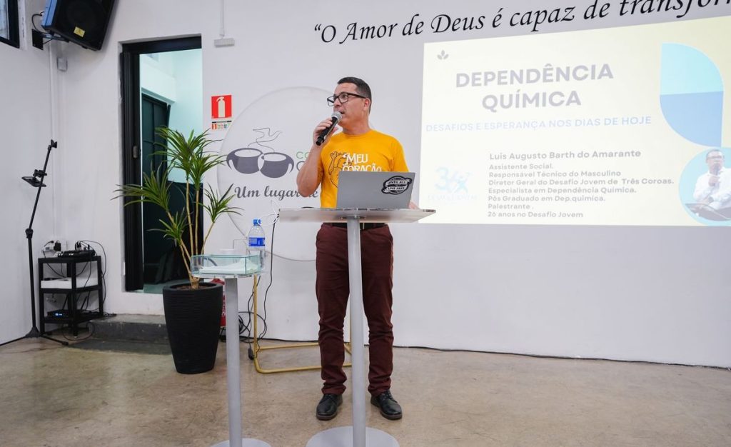 Seminário sobre dependência química em Caxias do Sul (RS)