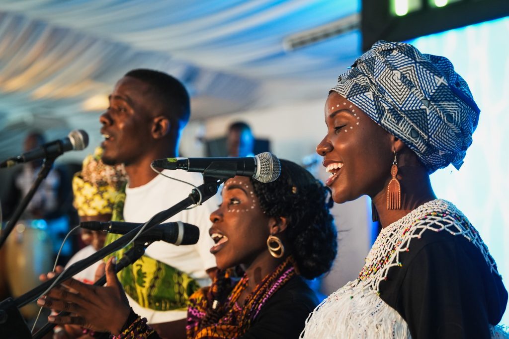 Festa! Africanos celebraram abertura com muita alegria


