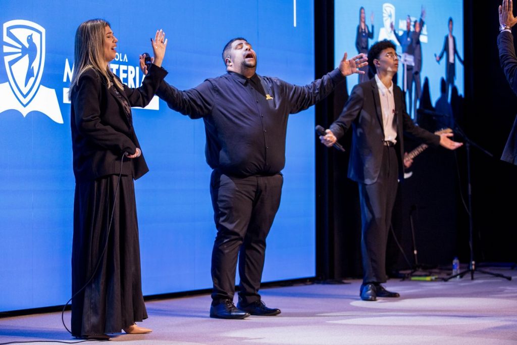 Consagração avivou alunos da Escola Ministerial na Europa