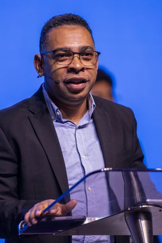 Consagração avivou alunos da Escola Ministerial na Europa