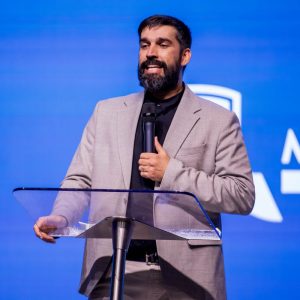 Consagração avivou alunos da Escola Ministerial na Europa