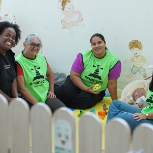 Aluna da Escola de Missões servindo no DI durante o encerramento da Conferência de Cura