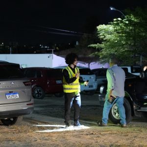 Alunos da Escola de Missões servindo durante o encerramento da Conferência de Cura