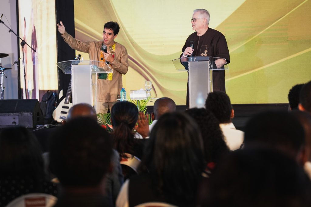 Festa! Africanos celebraram abertura com muita alegria

