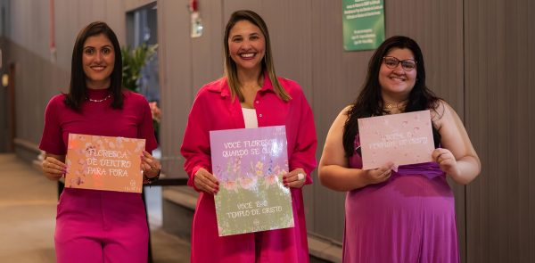 Culto Rosa realizado em Sinop (MT) uniu fé e conscientização
