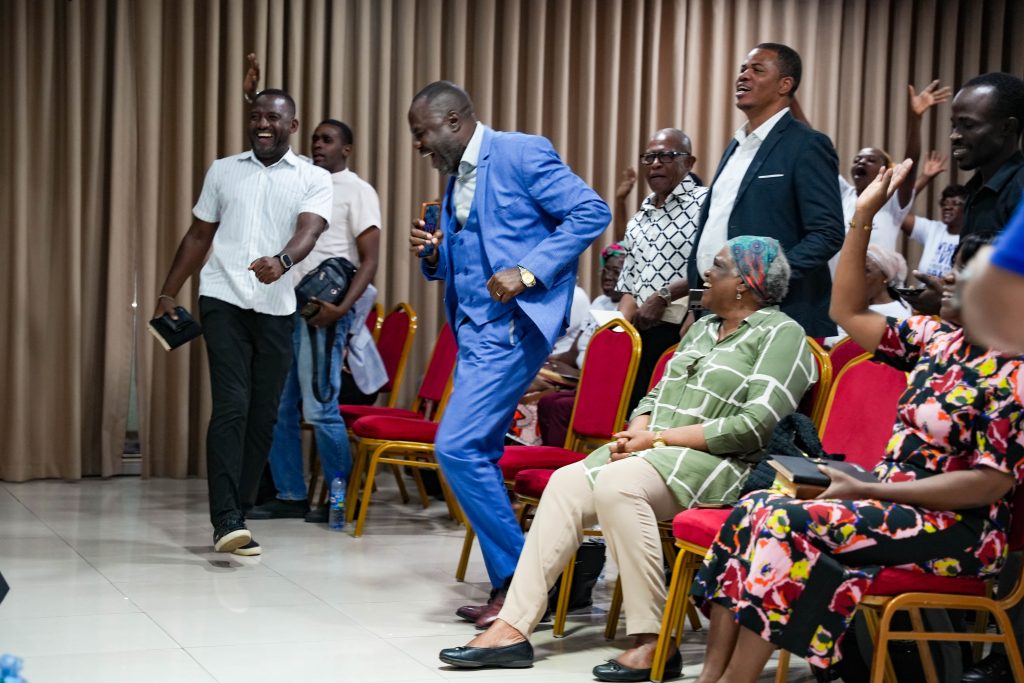 Festa! Africanos celebraram abertura com muita alegria

