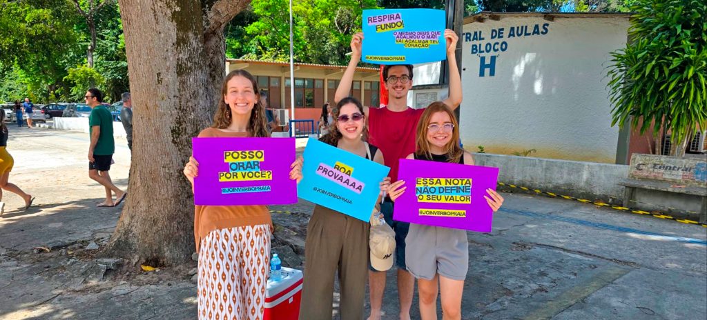 Jovens de João Pessoa (PB) evangelizaram durante ENEM