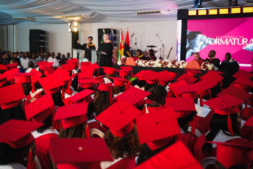 Formatura da Escola Bíblica Verbo da Vida em Luanda, Angola