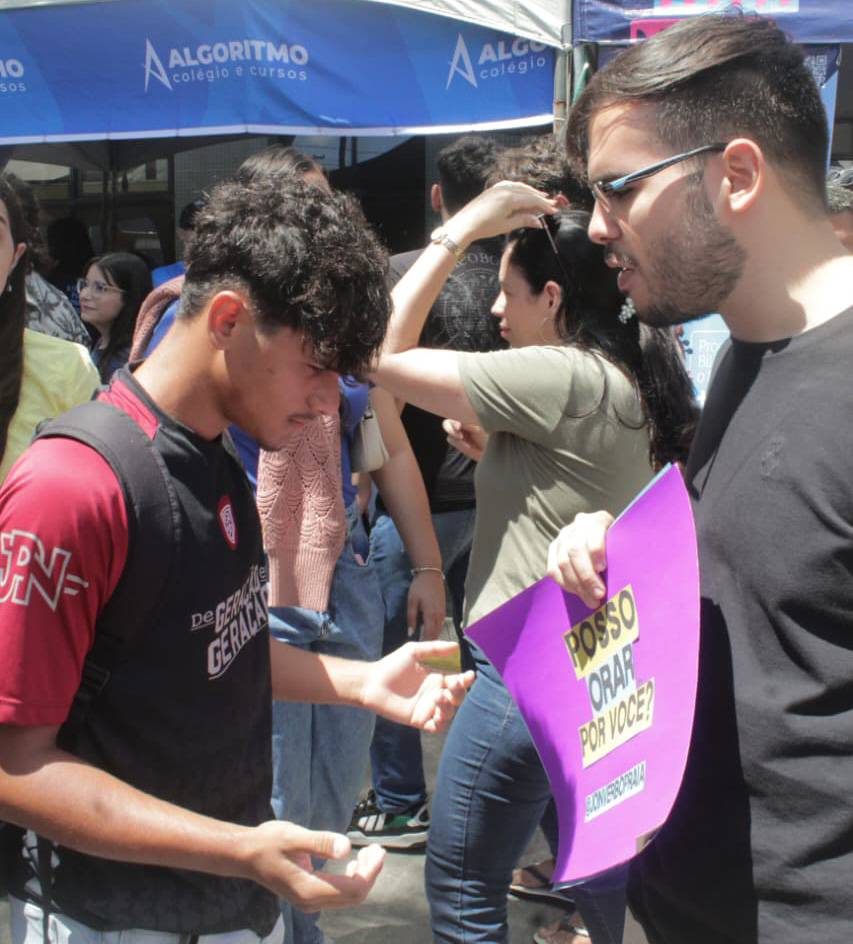 Jovens de João Pessoa (PB) evangelizaram durante ENEM