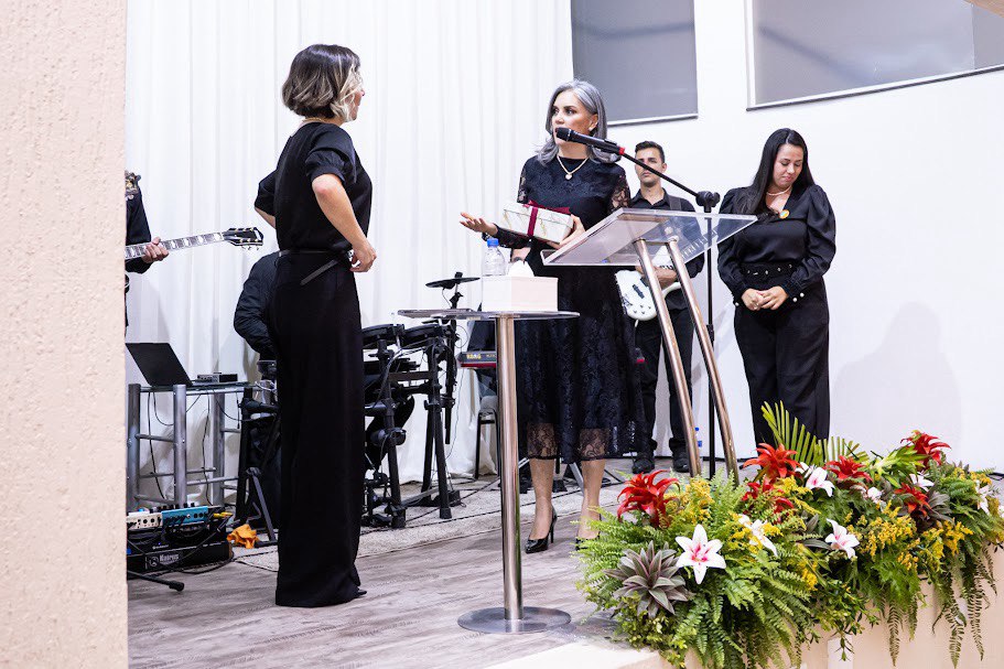 Alunos Rhema celebram 1º ano com Culto de Ações de Graças