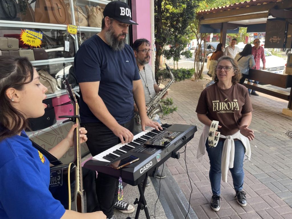 Verbo em São Paulo (SP) realizou evangelismo com música