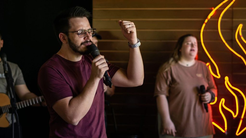 Revival Camp 2025 afogueou jovens em Mato Grosso (MT)