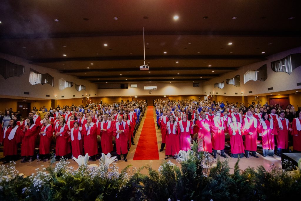 Rhema: alunos celebram a Palavra da Fé nas formaturas