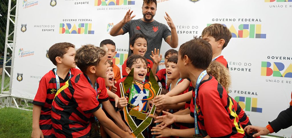 Davi Lucca, filho do pastor Carlos Júnior e Rebeca Moura ultrapassou a marca de 100 gols pelo Sport em 2025