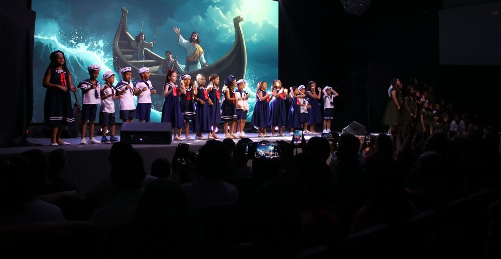 Programação especial de Natal reuniu crianças, artes e ministrações no Rio (RJ)