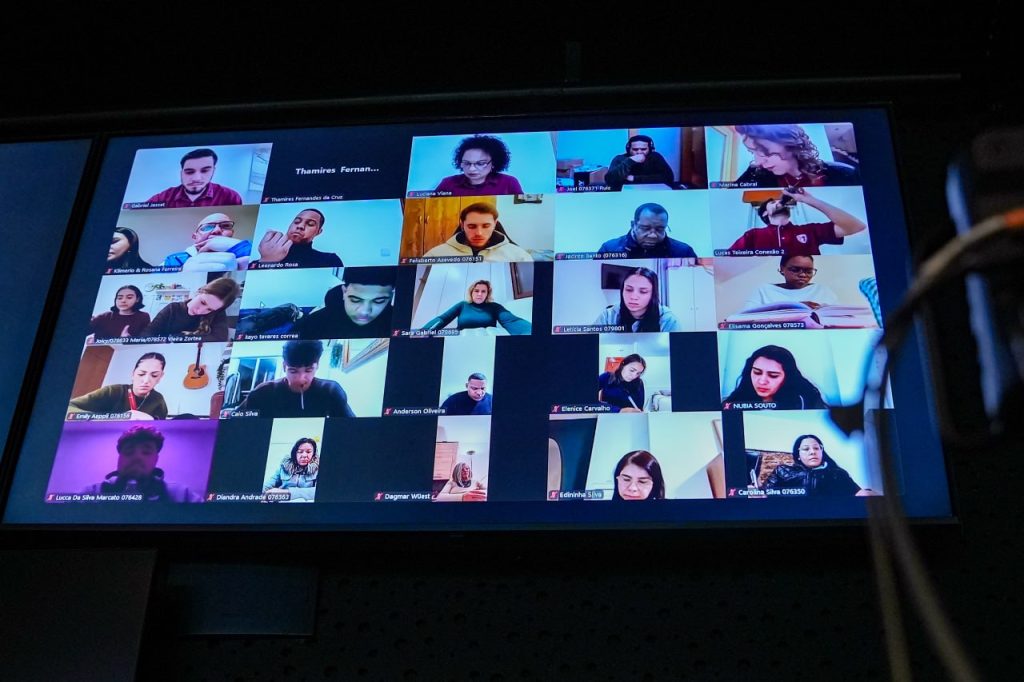 Ap. Guto ministrou aula inaugural da Escola Bíblica na Europa