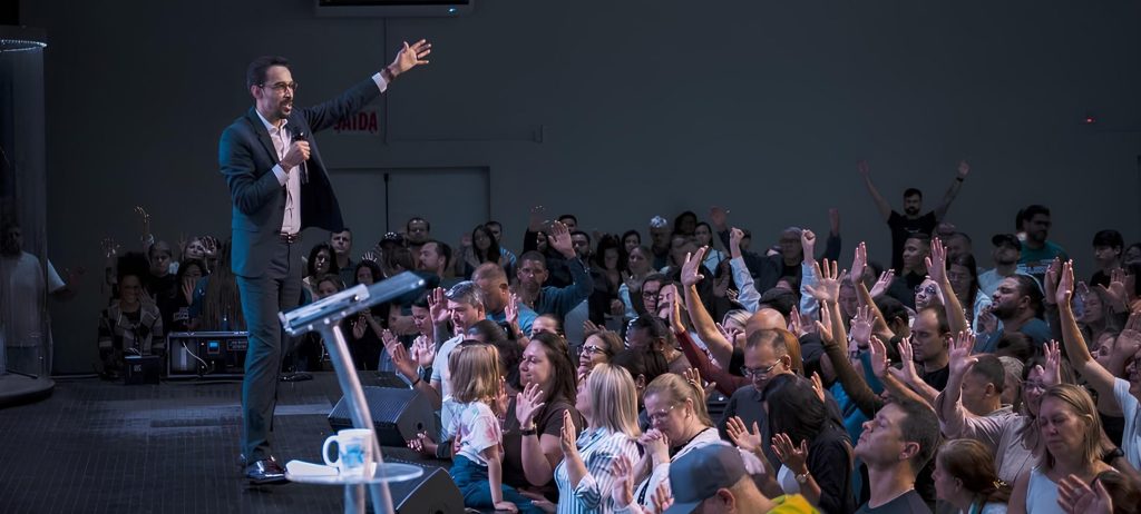 Cruzadas e avivamento ampliaram ministério de Janio Cesar