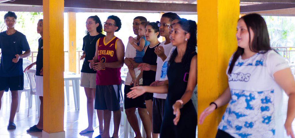 Day Camp reuniu 36 jovens em programação de fé e comunhão