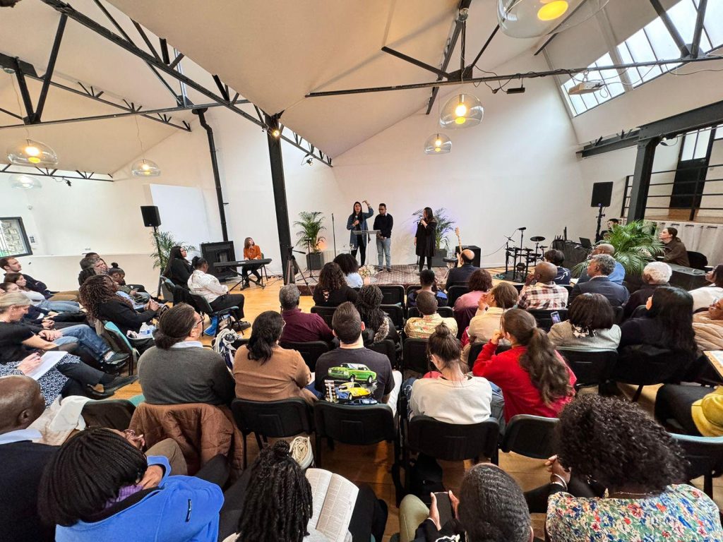 Rhema em Paris: uma década de impacto e crescimento