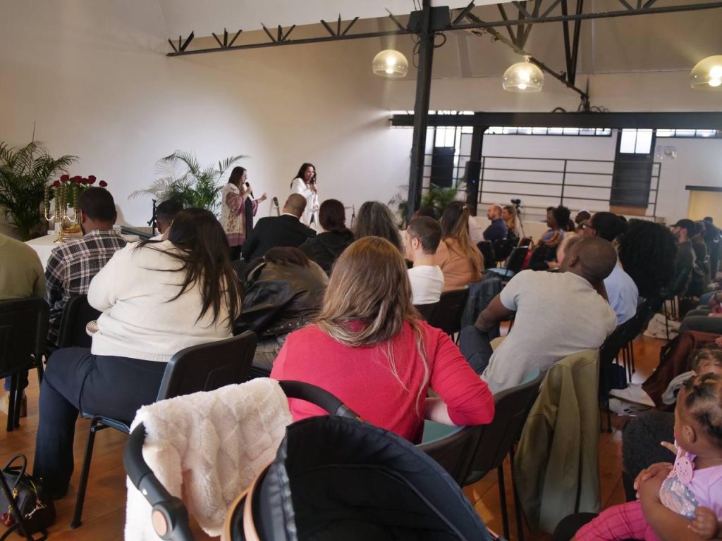 Rhema em Paris: uma década de impacto e crescimento