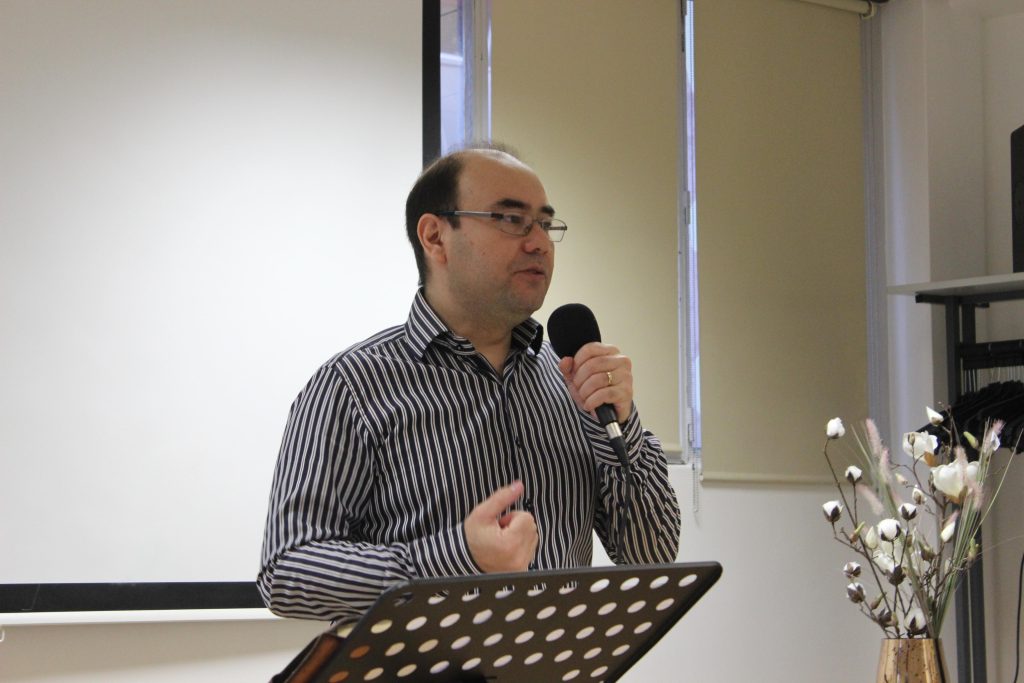 Rhema em Paris: uma década de impacto e crescimento