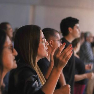 Graduada de Missões abordou evangelismo em culto em Alagoas