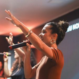 Graduada de Missões abordou evangelismo em culto em Alagoas