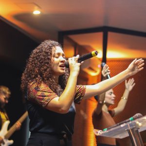 Graduada de Missões abordou evangelismo em culto em Alagoas