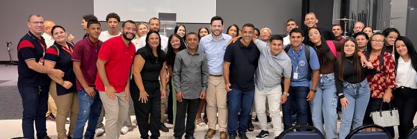 Caravana viveu experiência Rhema na Igreja Sede