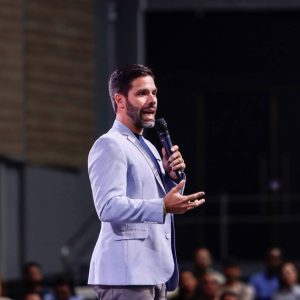 Ministração se torna livro e marca lançamento na Editora Rhema