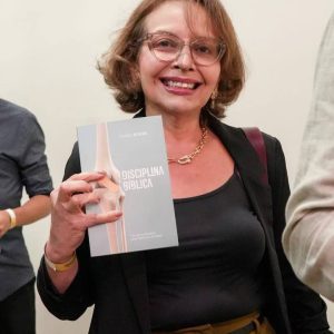 Ministração se torna livro e marca lançamento na Editora Rhema