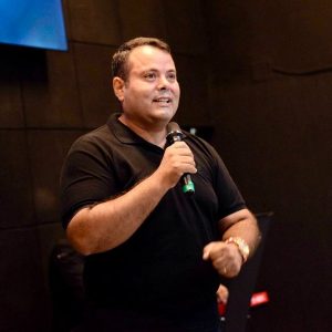 Homens são despertados para responsabilidade em conferência