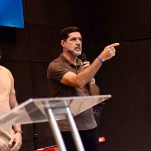 Homens são despertados para responsabilidade em conferência