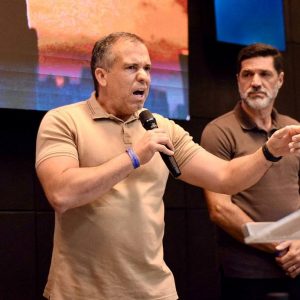 Homens são despertados para responsabilidade em conferência