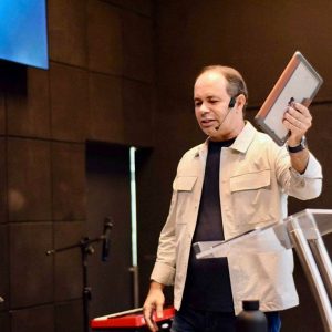 Homens são despertados para responsabilidade em conferência