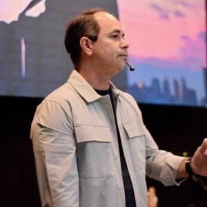 Homens são despertados para responsabilidade em conferência