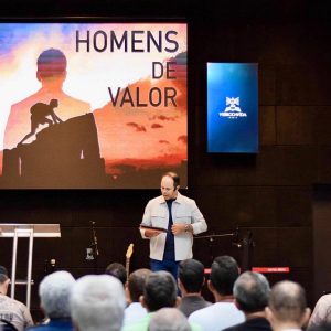 Homens são despertados para responsabilidade em conferência