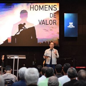 Homens são despertados para responsabilidade em conferência