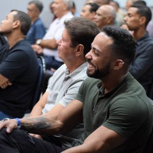 Homens são despertados para responsabilidade em conferência