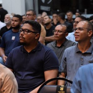 Homens são despertados para responsabilidade em conferência