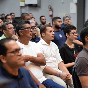 Homens são despertados para responsabilidade em conferência
