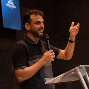 Homens são despertados para responsabilidade em conferência