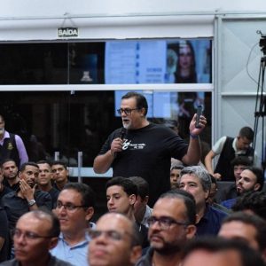 Homens são despertados para responsabilidade em conferência