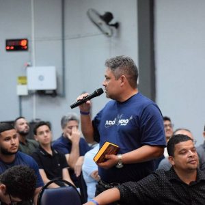 Homens são despertados para responsabilidade em conferência