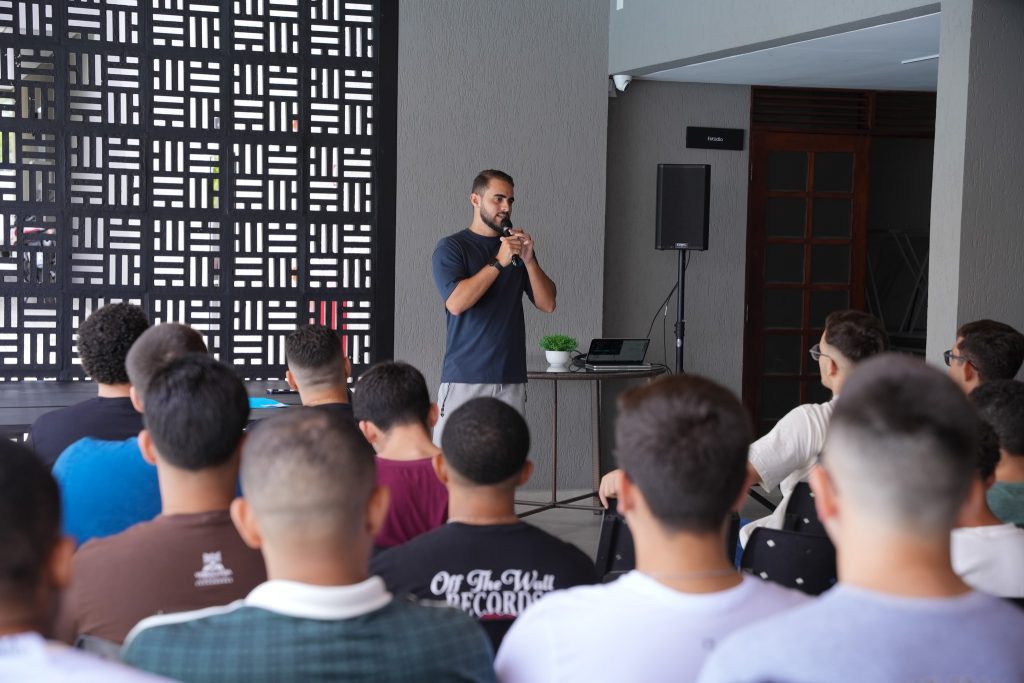 Meninos e meninas foram alcançados por respostas divinas