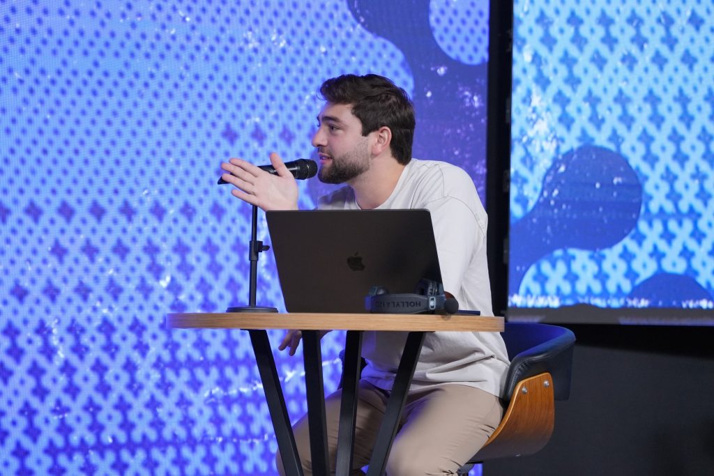 Meninos e meninas foram alcançados por respostas divinas