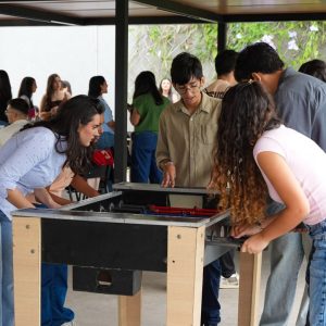 Meninos e meninas foram alcançados por respostas divinas