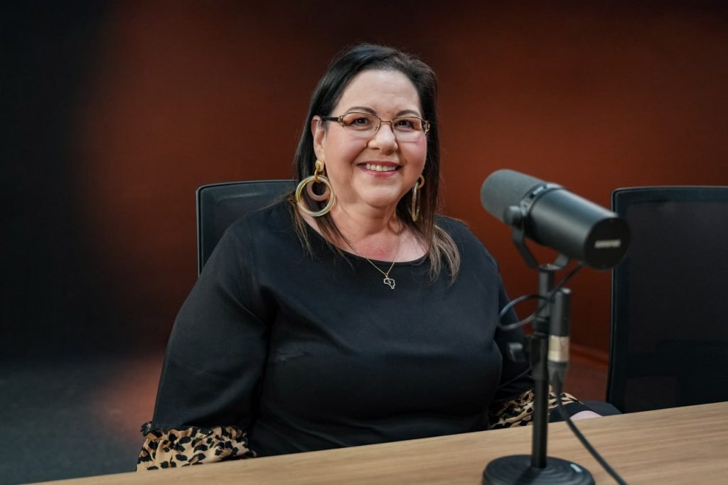 Conheça Elia Nicholas e o chamado à oração que transforma