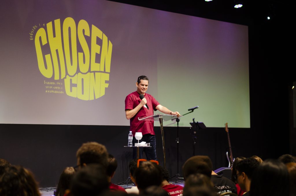Conferência reuniu jovens e destacou identidade em Cristo
