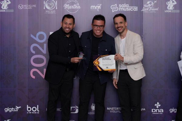 Pastor Gleison Cabral, Europa, foi homenageado em Portugal